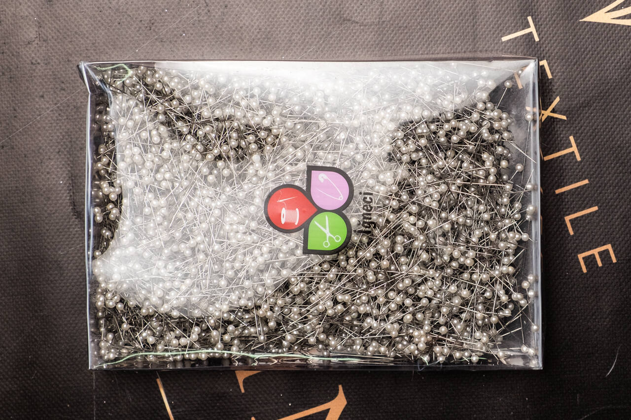 pearl top pins, 250 g pack close-up 385068